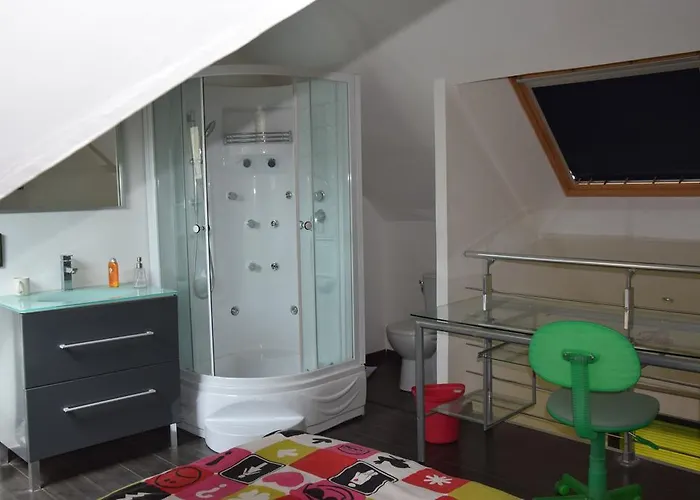 La Route Des Vins Beaune (Cote d'Or)