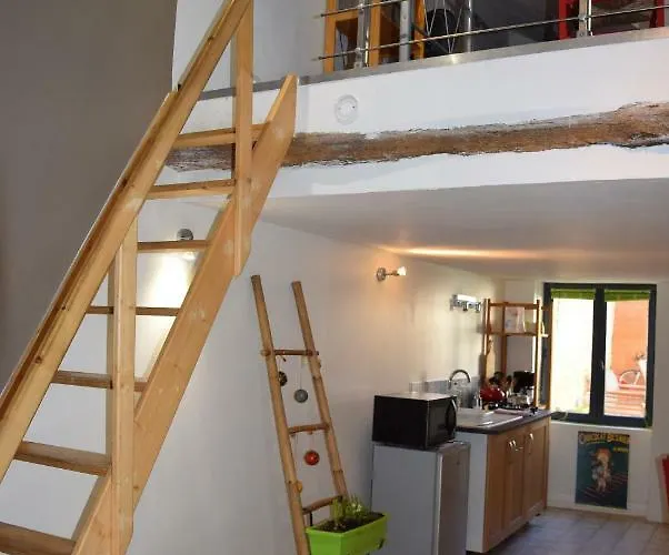 La Route Des Vins * Beaune (Cote d'Or)